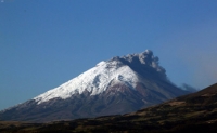 Volcán Cotopaxi con ceniza