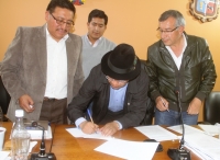 Prefectura y Municipio de Sigchos firmaron convenio de gestión compartida para vialidad