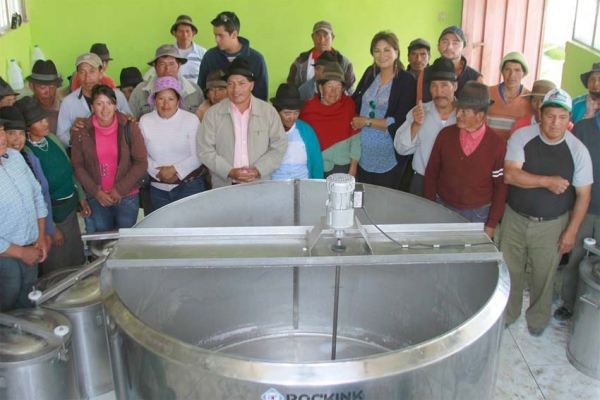 En Carrillos se inauguró planta de enfriamiento de leche