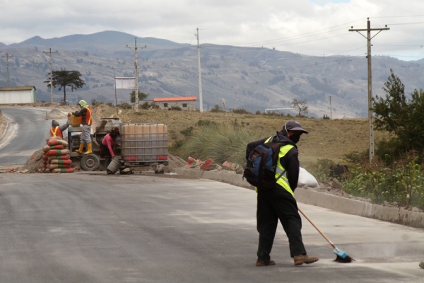 Vía Panzaleo –Mulalillo – Cusubamba tiene el 98 % de avance