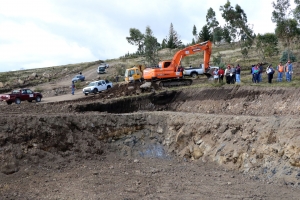 Trabajos de construcción del reservorio en panguigua
