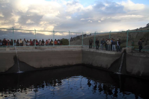 Barrio Santa Rosa de Cochaloma capta agua a través de sistema de bombeo sumergible