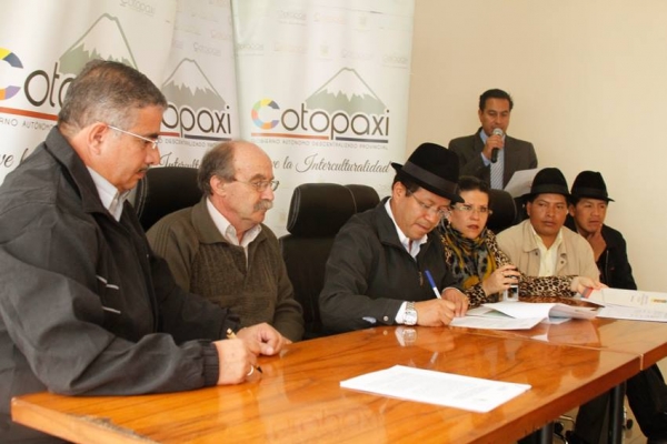 GAD Cotopaxi firma convenio de Cooperación con Agrocalidad y el FEEP