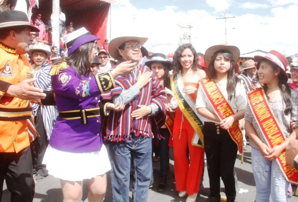 El prefecto participó en las fiestas patronales de Tanicuchí