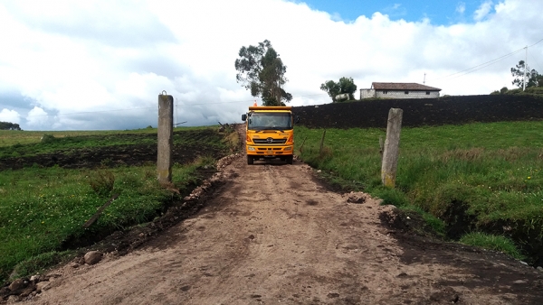 Población de la parroquia Ignacio Flores satisfecho con el trabajo preventivo del mantenimiento vial realizado por la Prefectura de Cotopaxi