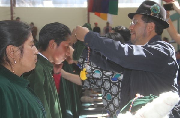 Jorge Guamán Cotopaxi Markapak apuk “Jatari Unancha” yachana wasimanta yachakukkuna tukuchi puncha  chaypimi karka.