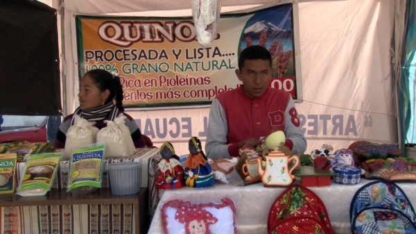 Artesanos y agricultores exhiben sus productos en feria agroecolóca