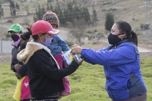 Prefectura inició entrega de donaciones de leche